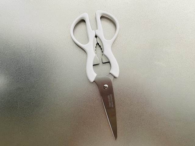 ダイソーのキッチンバサミ使用写真