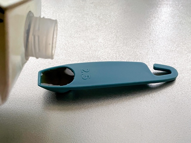 ダイソー　軽量スプーン　マグネット付　メジャースプーン　底が平ら　置いて量れる