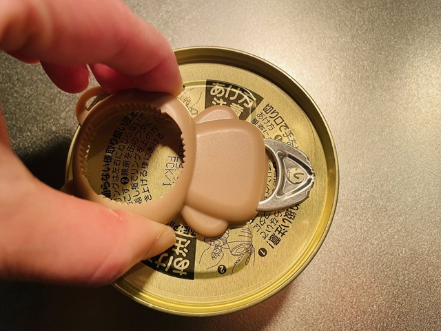 ダイソー ボトル&プルトップオープナー(Cooma) プルトップ 開け方2