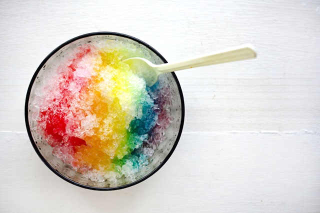 カラフルなかき氷の画像