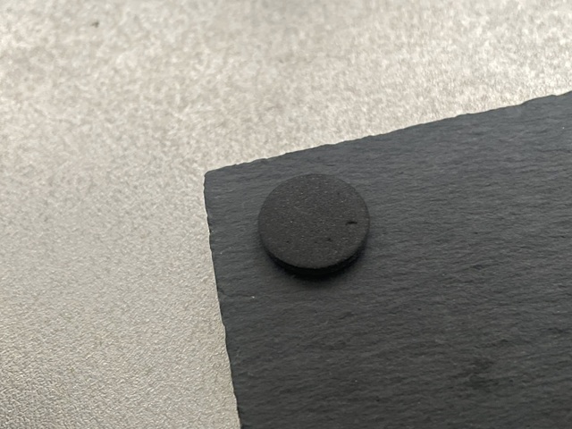 ダイソー　スレートプレート　EVA樹脂のクッション