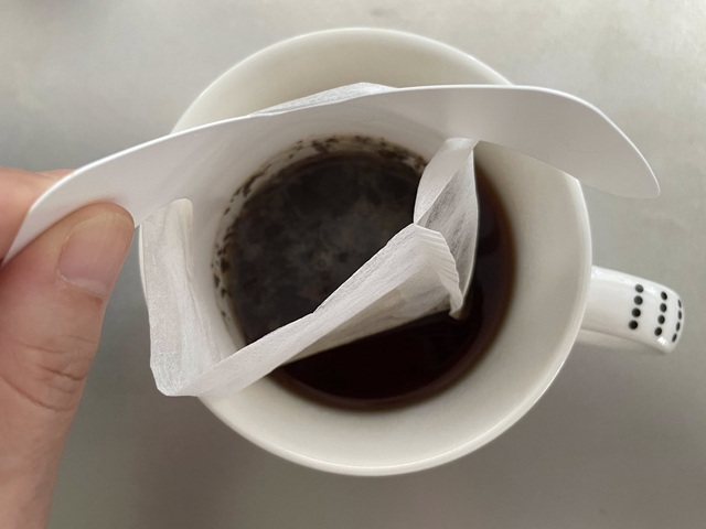 ダイソー　ティーパックホルダー　お湯を注いだところ