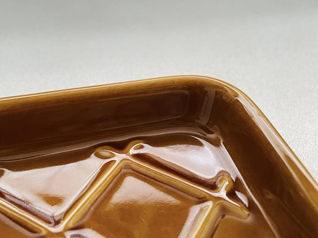 ダイソー　トーストプレート　立ち上がりがある形状