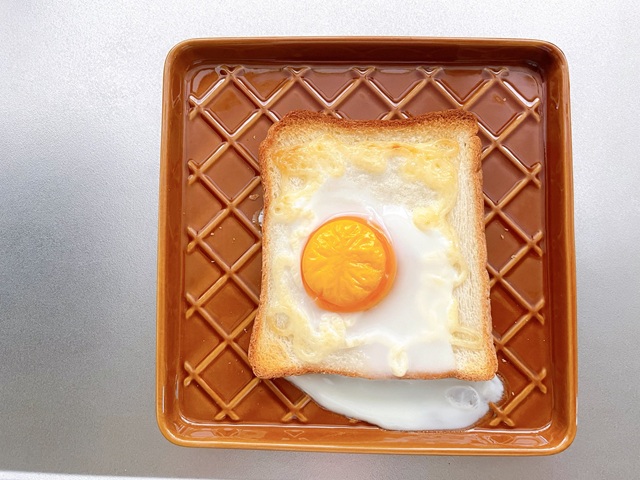 ダイソー　トーストプレート　こぼれにくい