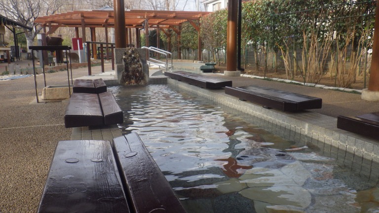 こもれびの足湯
