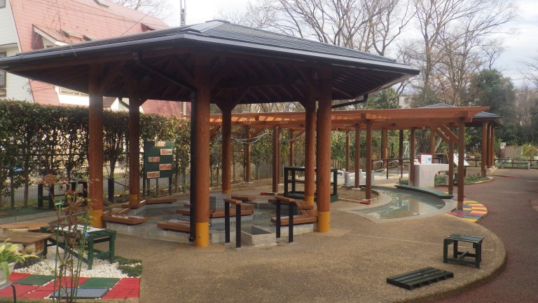 こもれびの足湯