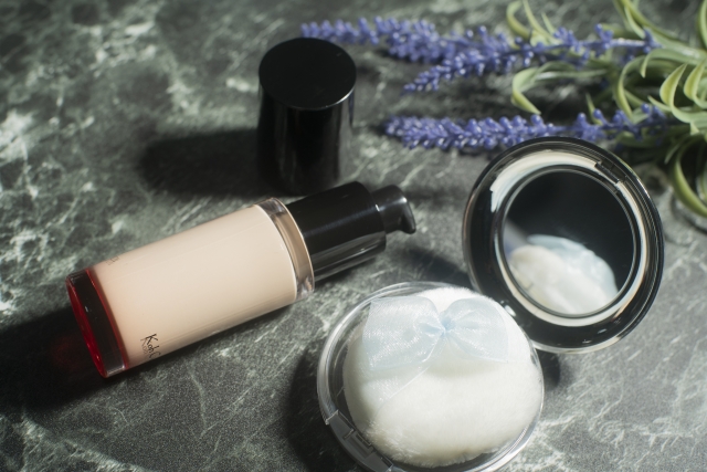 パウダーとファンデーション メイク