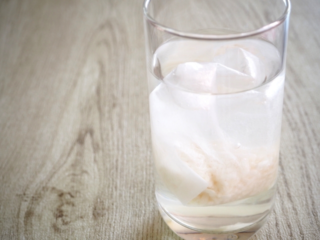 コップに入った麹水