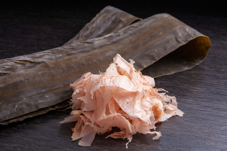 鰹節と昆布 出汁 調味料イメージ