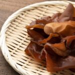 【農学博士監修】きくらげの健康効果とは？｜小腹を満たす「きになるきくらげ 梅しそ味」も紹介！