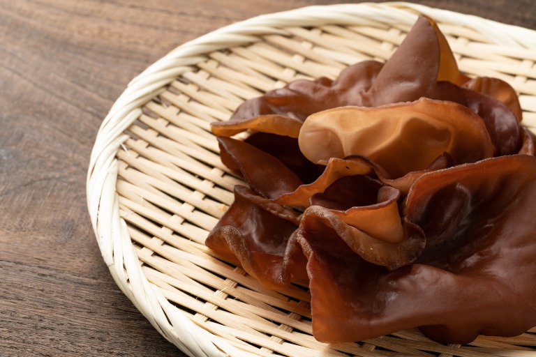 ざるに入ったきくらげ