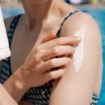 【医師監修】日焼け止めは「去年のもの」でも使える？使用期限の目安と注意点を解説