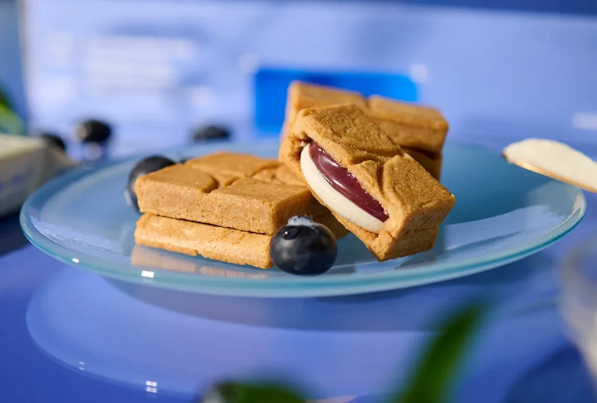 ブルーベリーとクリームを挟んだクッキー