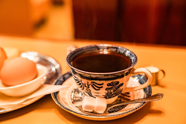 喫茶店のコーヒー　卵