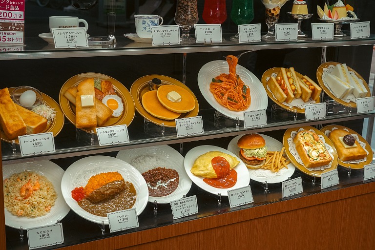 昭和レトロな純喫茶のメニューディスプレイ 