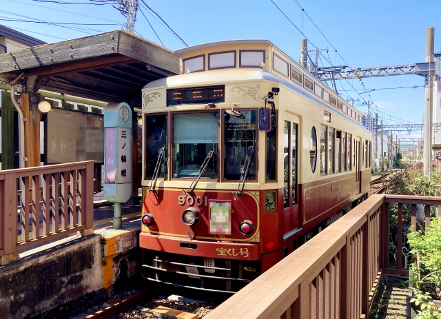 都電荒川線　三ノ輪駅を出発する電車