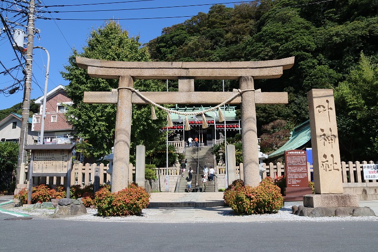 浦賀の東叶神社　大きな石の鳥居