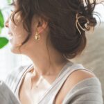 アクセサリーの重ね付けで差がつく！大人のこなれ見えテク完全ガイド