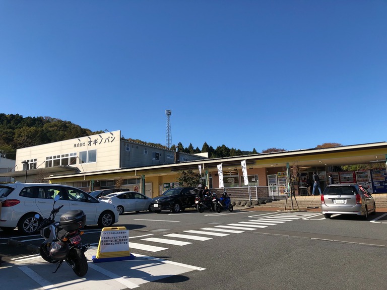 オギノパン本社工場直売店
