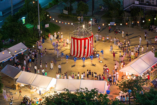 夏祭りの盆踊り
