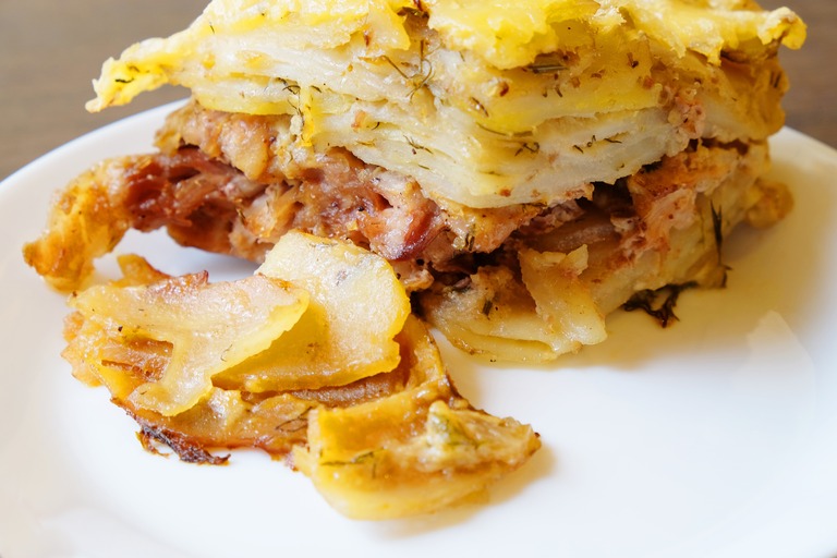 ミートソースで作ったマッシュポテトの重ね焼き イメージ