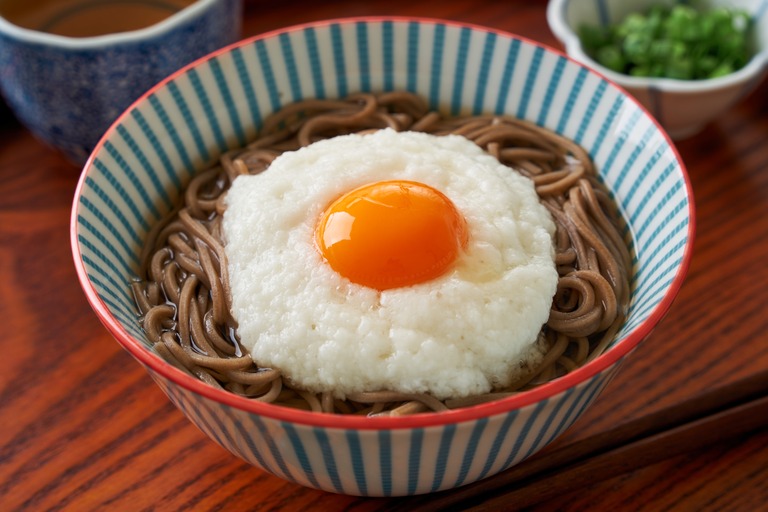山かけたまご蕎麦　そばととろろと卵