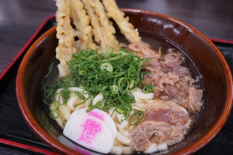 ごぼ天の乗った博多うどん 資さんうどん