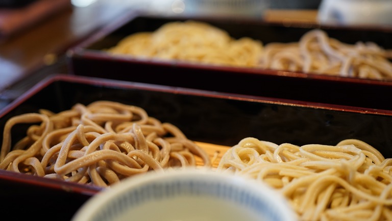 2色　2種類の蕎麦　そば