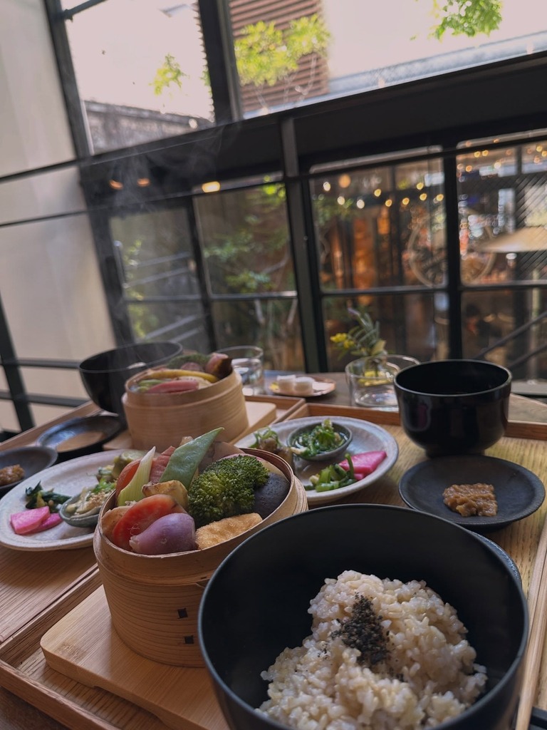 Brown Rice Tokyo Omotesando　窓からの景色
