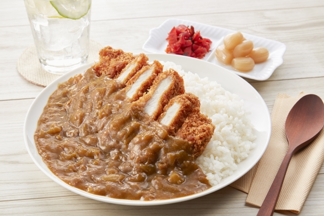 大盛りのカツカレー