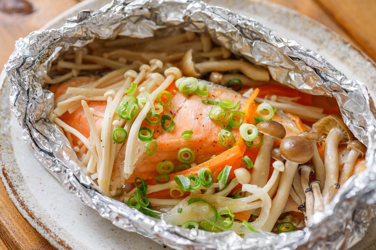鮭ときのこのホイル焼き