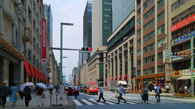 日本橋 日本橋三越本店のある通り