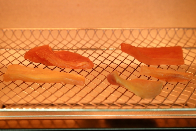 トースターで干し芋を加熱する様子 干し芋の美味しい食べ方