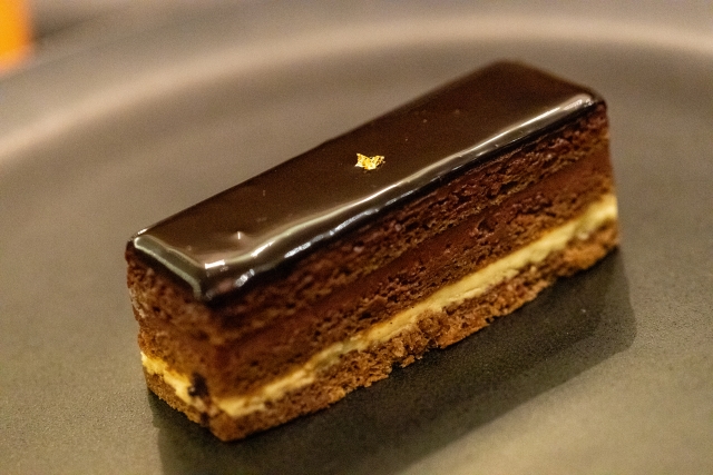 オペラ　チョコレートケーキ