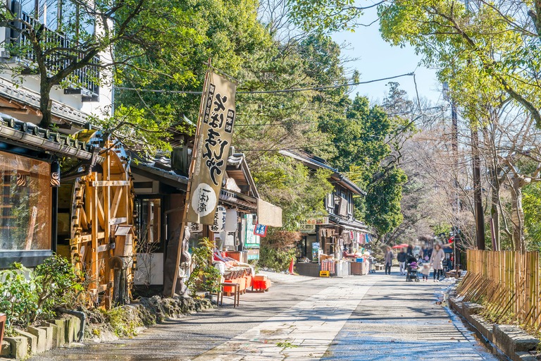 深大寺周辺の街並み　そばの看板など